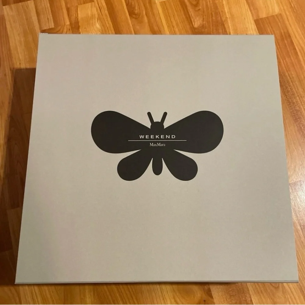 Weekend Max Mara
empty box - Picture 1 of 3